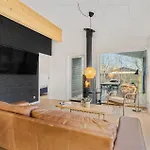 3 Bedroom Cozy In Semesterbostad *
