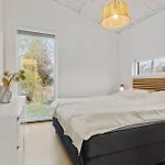 3 Bedroom Cozy In Semesterbostad *